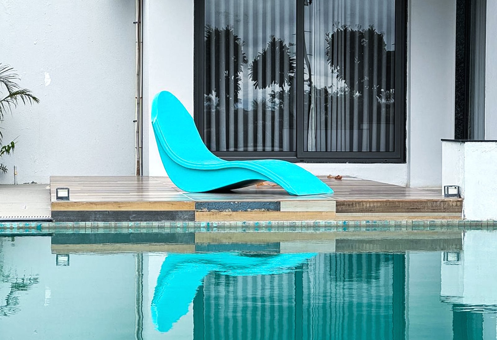 SWIMMING POOL CHAIR 002